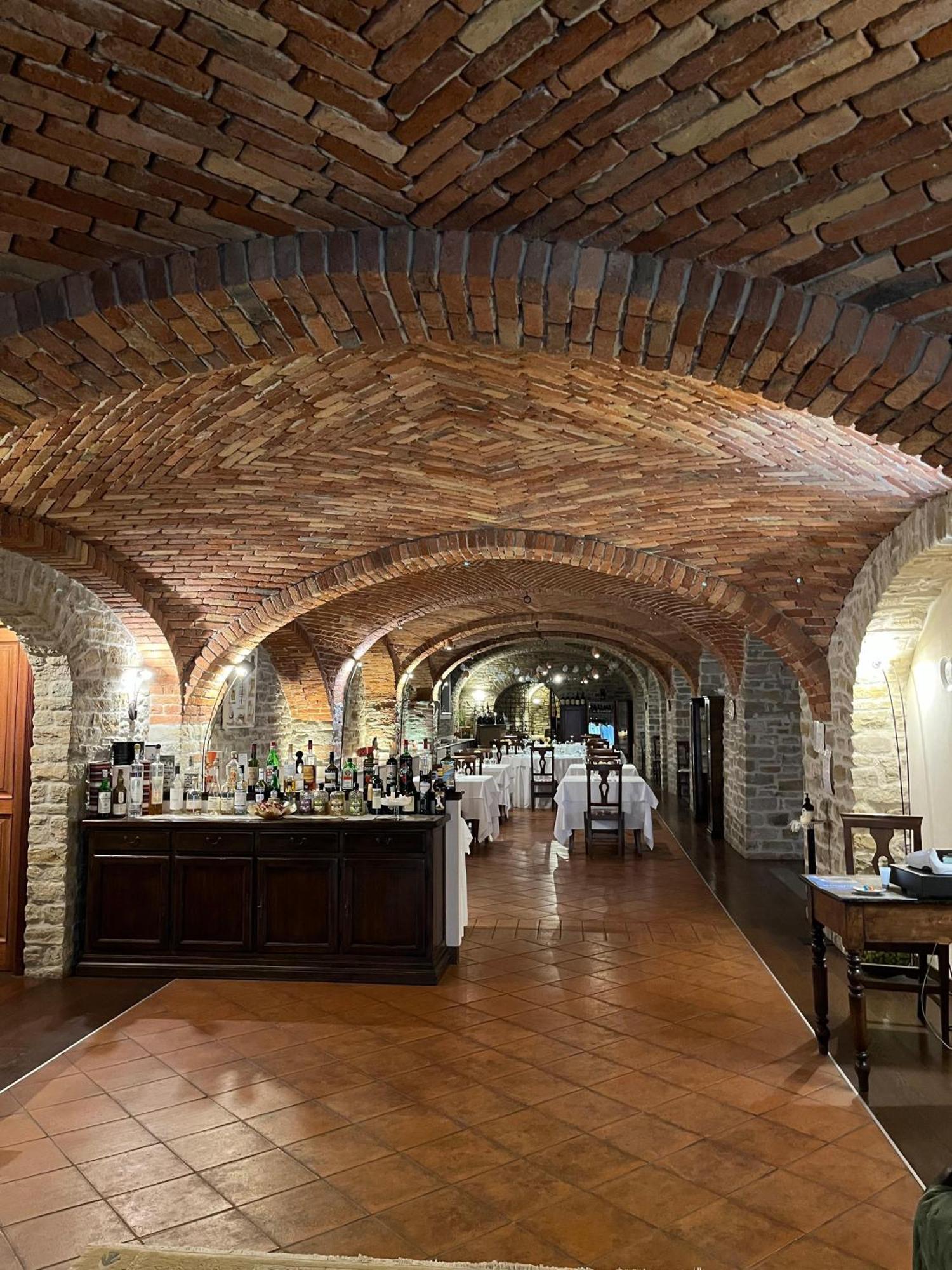 Отель Il Castello Di Bubbio Экстерьер фото
